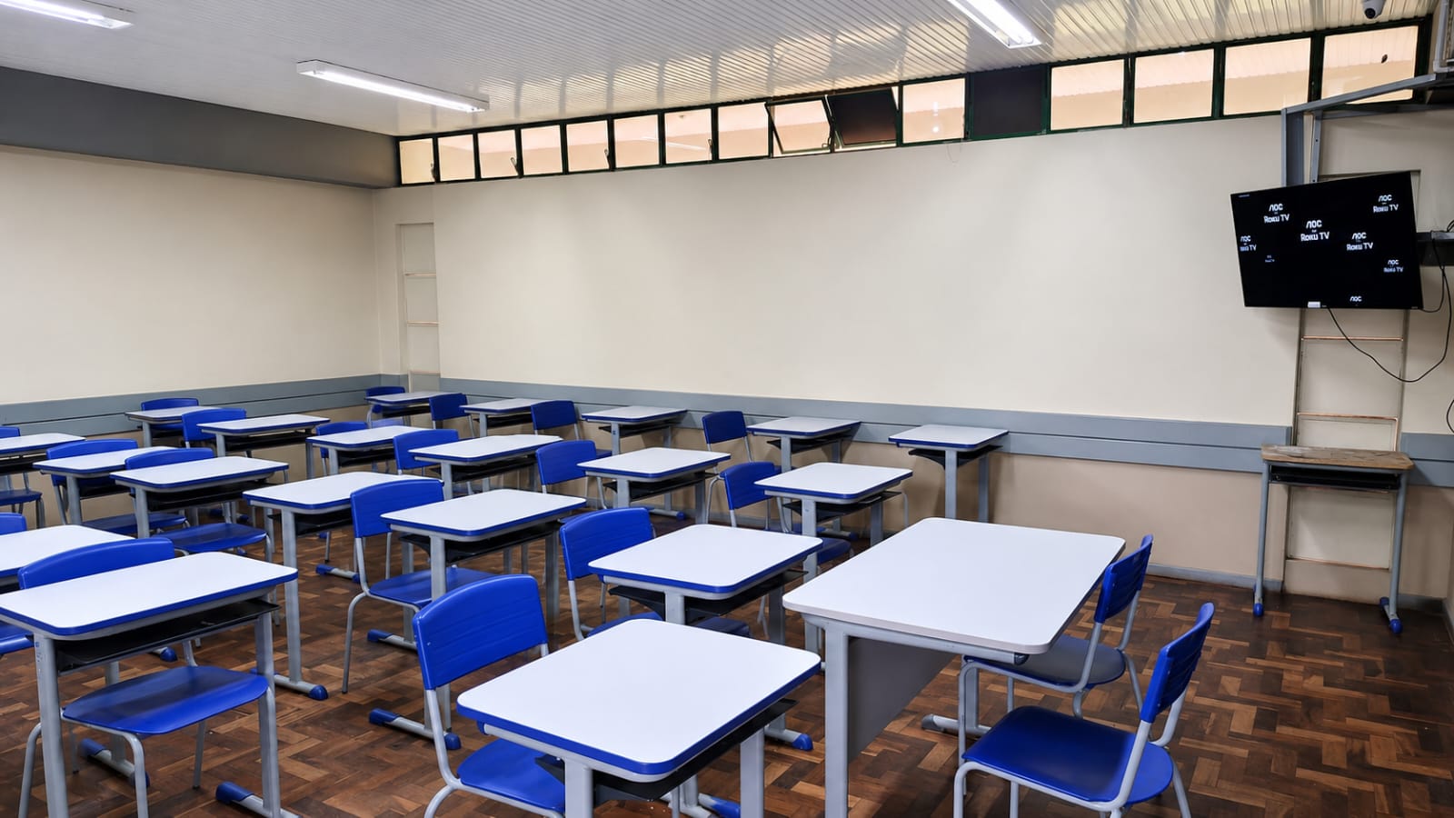 Estudantes participando de uma atividade em sala de aula